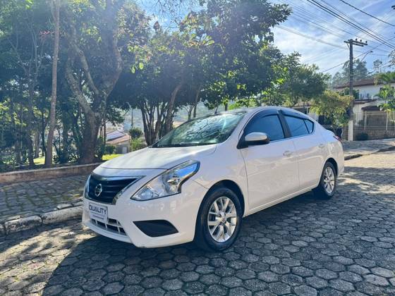 NISSAN VERSA 1.6 16V FLEX SV 4P XTRONIC NISSAN VERSA 1.6 16V FLEX SV 4P XTRONIC